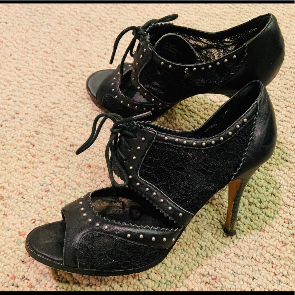 Black heels by Creative Recreation